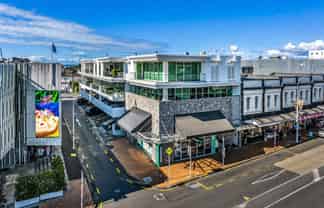 Parnell Suite with Wraparound Deck