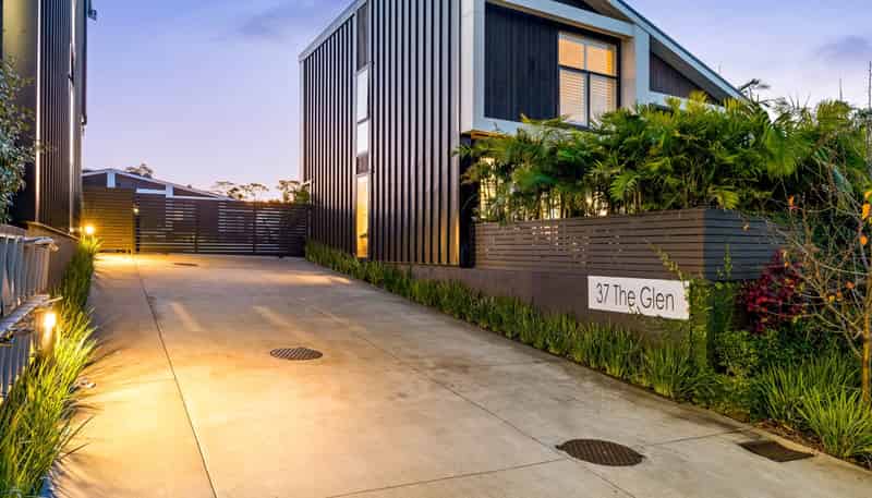 17/37 Glen Atkinson Street, Saint Heliers