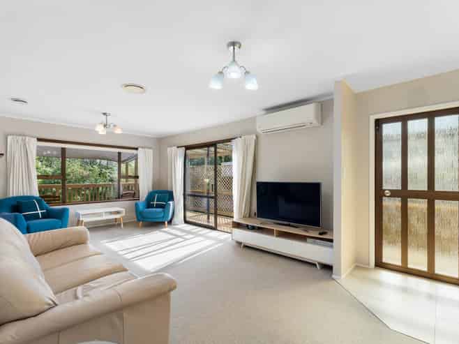 988 Beach Road, Torbay