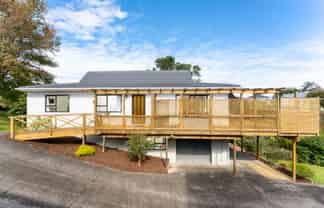 988 Beach Road, Torbay