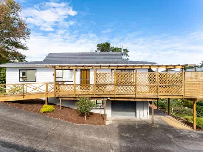 988 Beach Road, Torbay