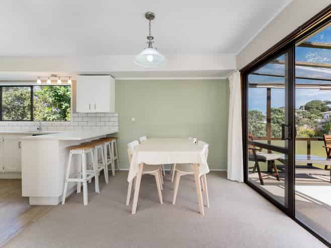 988 Beach Road, Torbay