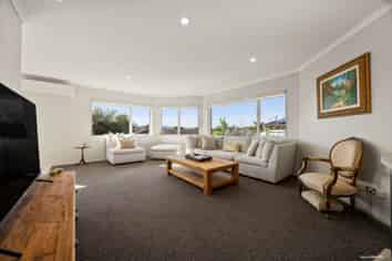 16 Anchorite Way, Red Beach