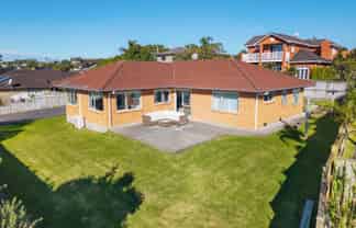 16 Anchorite Way, Red Beach