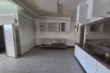 Full Kitchen In Clouston Park Road