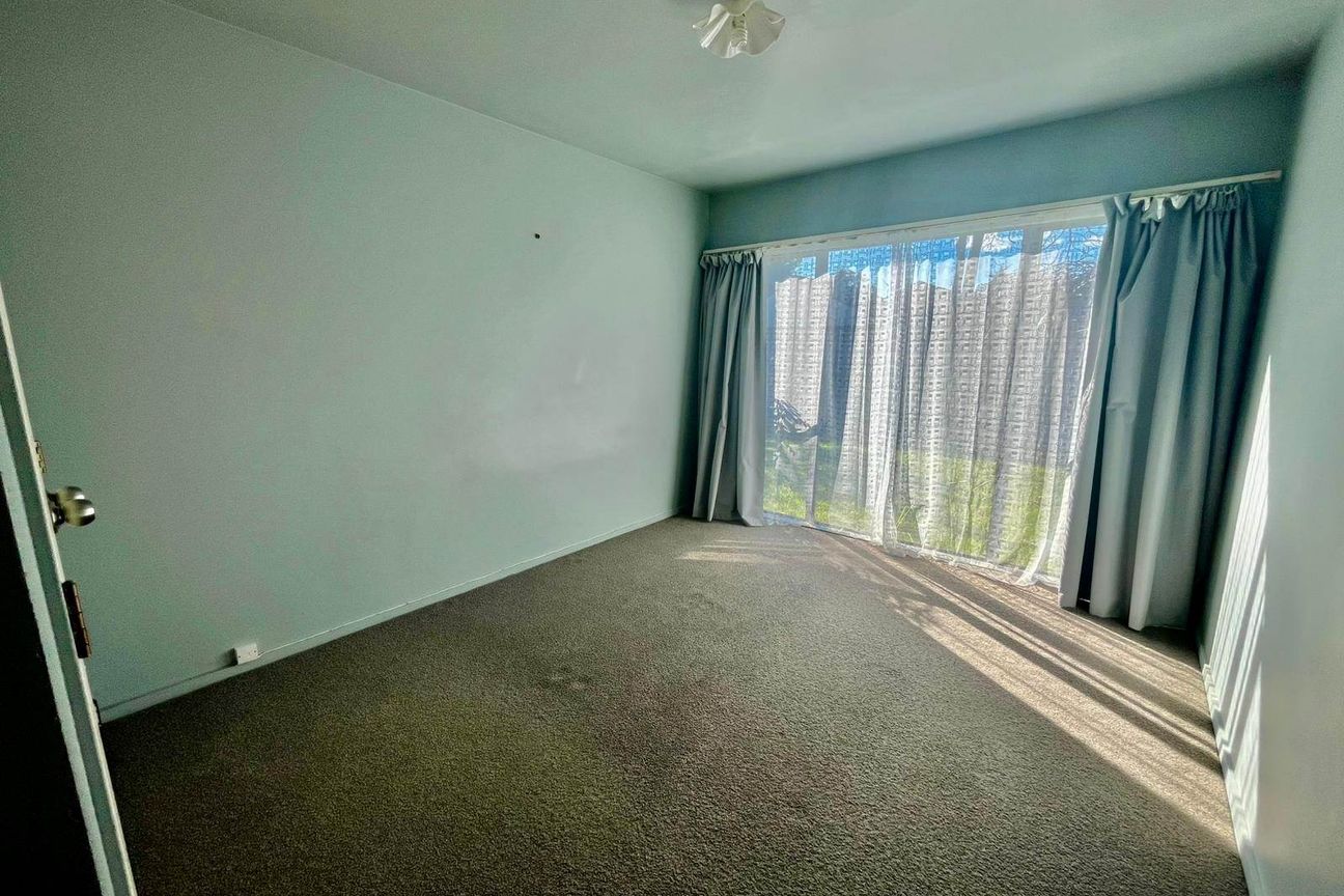 3 Bedroom Home Walking distance to Middlemore ... – další