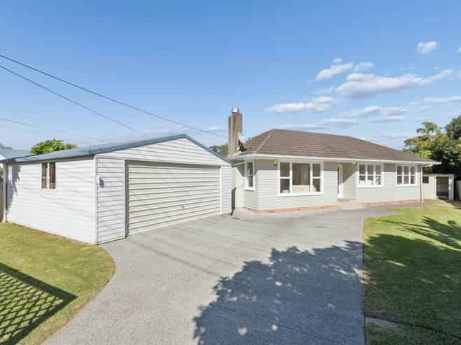 109 Vodanovich Road, Te Atatu South