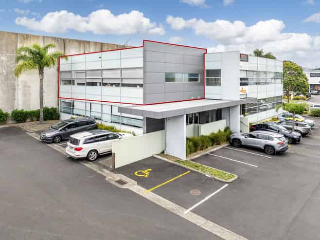 A modern, well presented first floor office