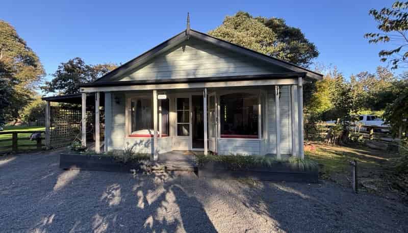 42 Riverbank Road, Okoia