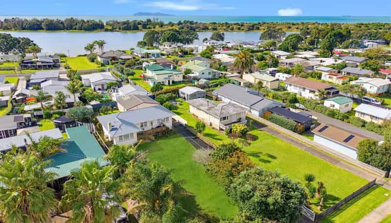 30 Athenree Road, Athenree