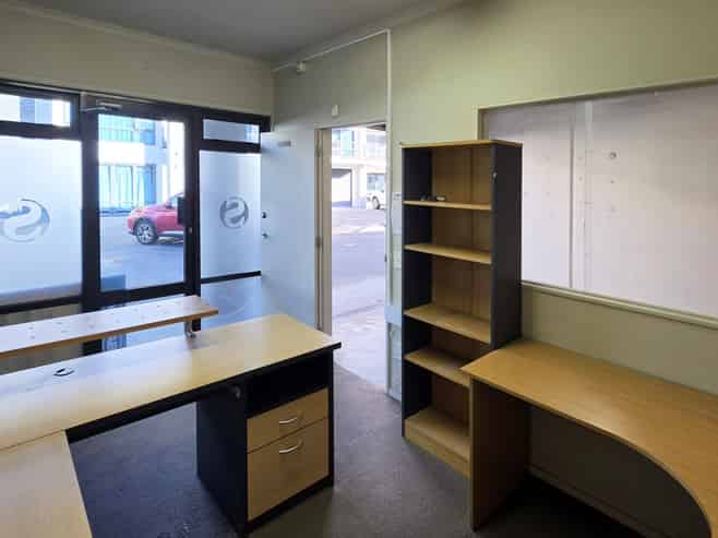 Workshop, office & amenities + car park