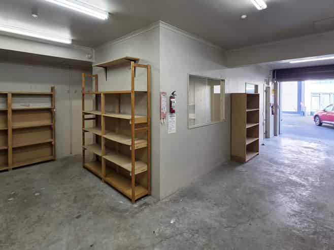 Workshop, office & amenities + car park