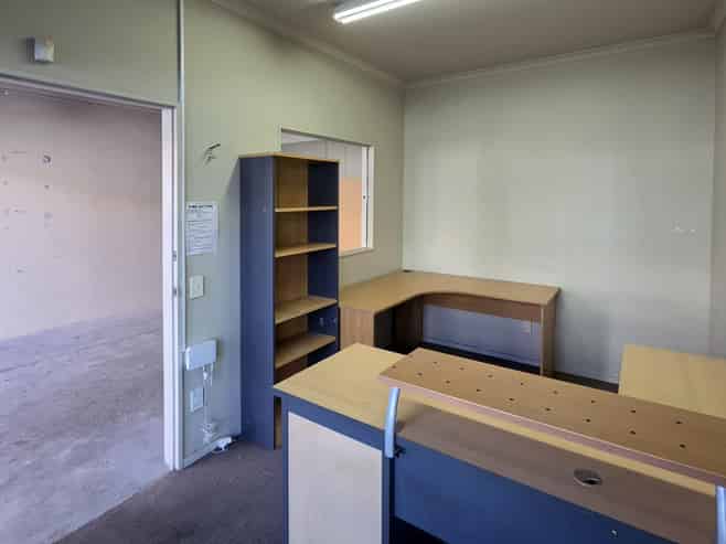 Workshop, office & amenities + car park