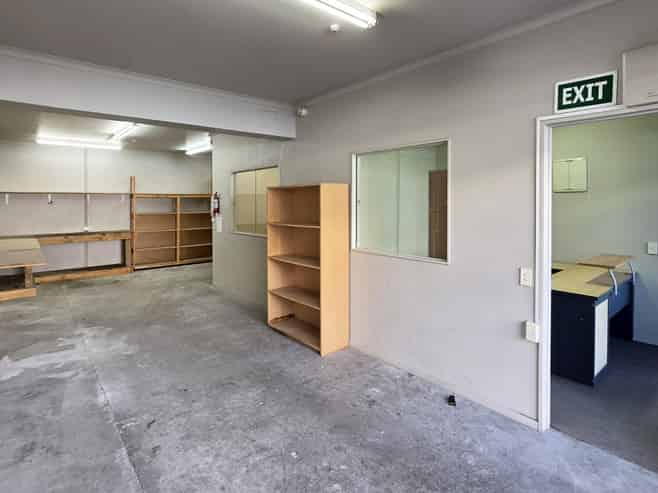 Workshop, office & amenities + car park