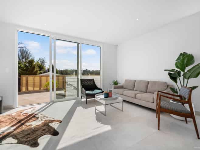 87C Verbena Road, Birkdale