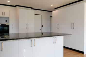 27 College Dr, Paraparaumu