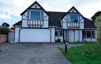 27 College Dr, Paraparaumu