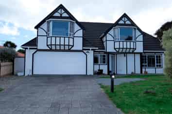 27 College Dr, Paraparaumu