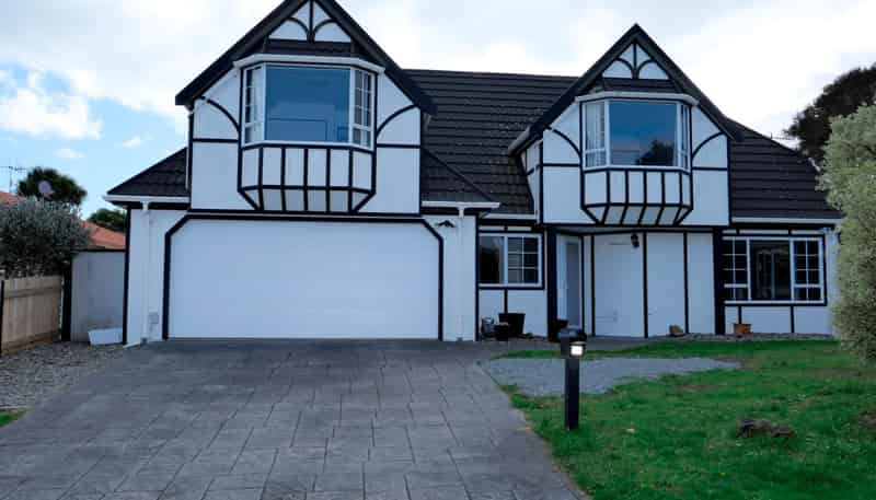 27 College Dr, Paraparaumu