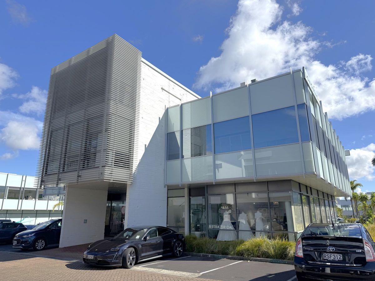 Whole 479sqm office – outstanding value
