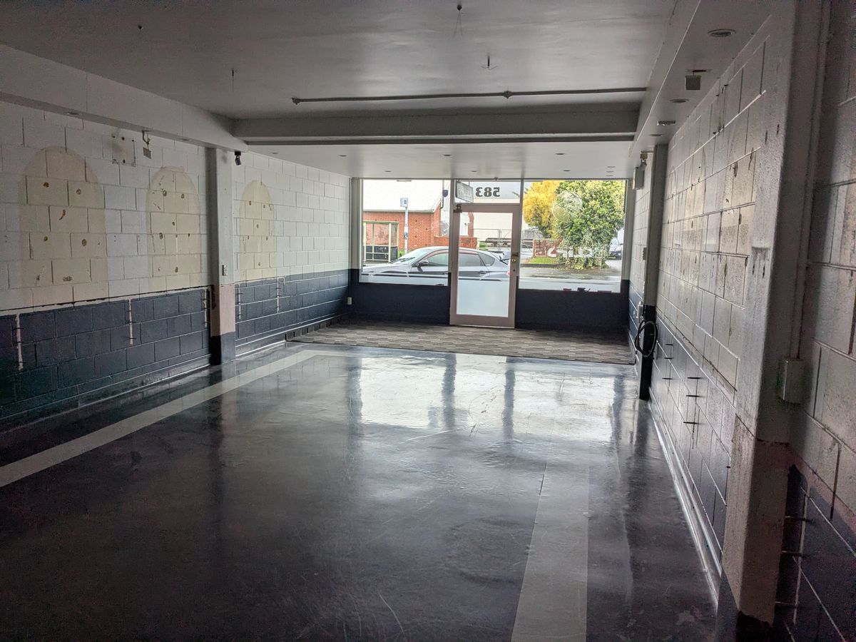 Fergusson Dr  -  High Profile Retail Shop - Visning 2