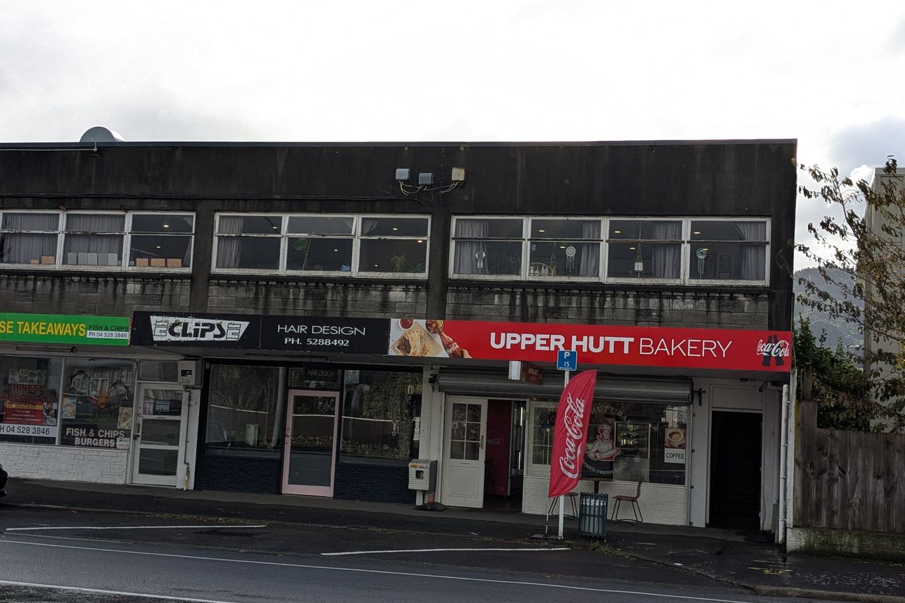 Fergusson Dr  -  High Profile Retail Shop - Vista 5