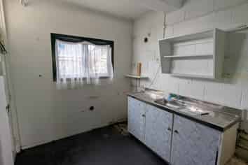 Suit a Laundromat  -  High Profile Retail Shop 