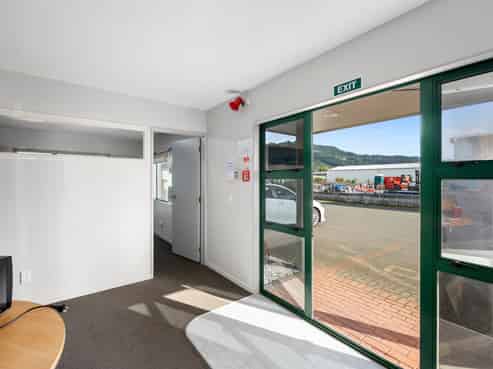 Modern Office/Workshop Package with Carparks