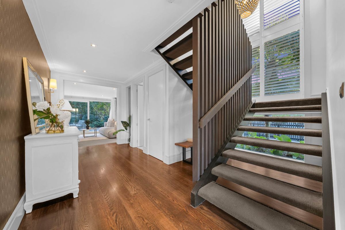 Statement Living with Rangitoto on the Horizon - Поглед 3