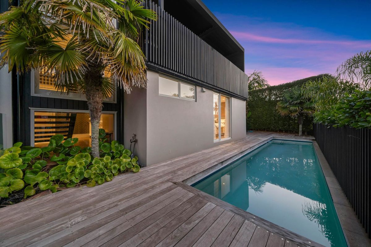 Statement Living with Rangitoto on the Horizon - Поглед 2
