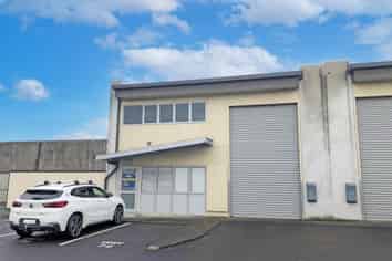 LAMBIE DRIVE INDUSTRIAL UNIT FOR LEASE
