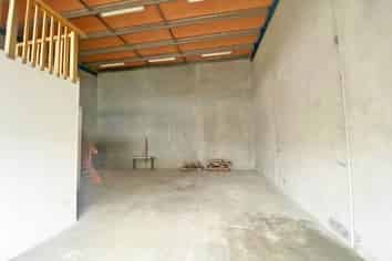 LAMBIE DRIVE INDUSTRIAL UNIT FOR LEASE
