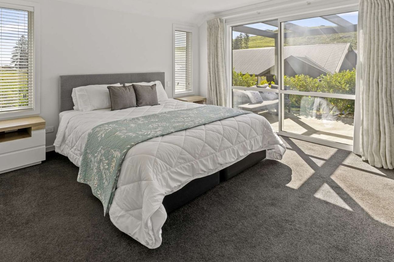 Low Maintenance Living with Elevated Views - Više
