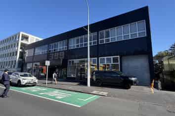 Premium Kingsland Showroom/Retail