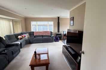 42 Salford Crescent, Flat Bush