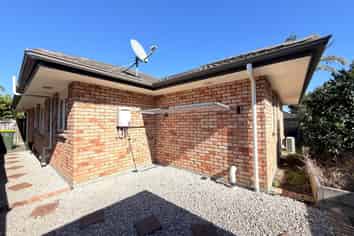 42 Salford Crescent, Flat Bush