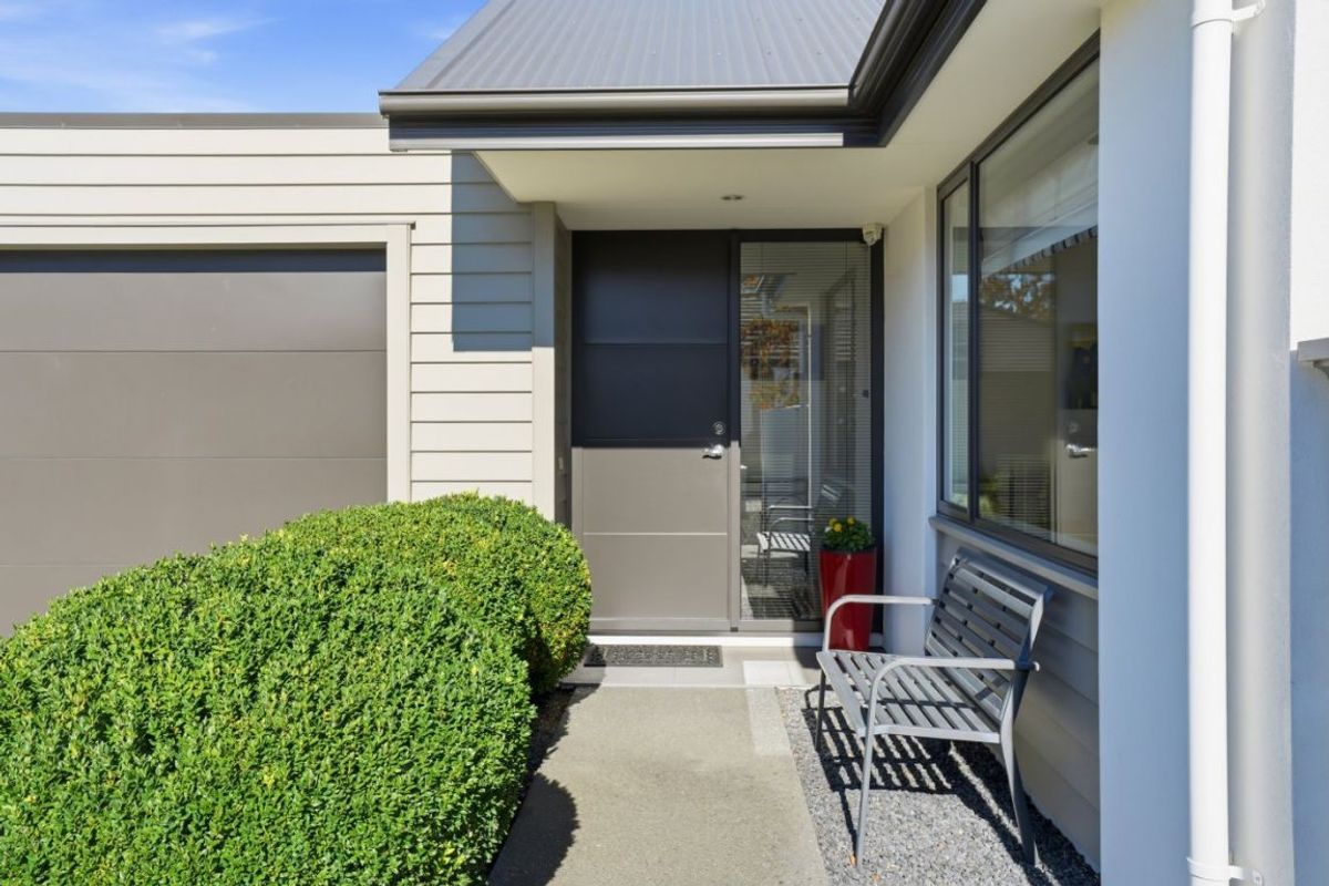 * UNDER OFFER * Charming Abode in Prestigious Northwood - Vue 6