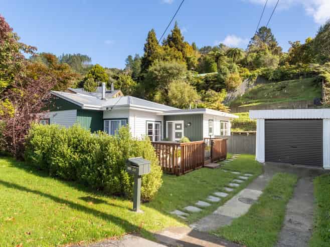 20 Jocelyn Crescent, Pinehaven