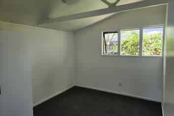 2/52 Taipari Road, Te Atatu Peninsula