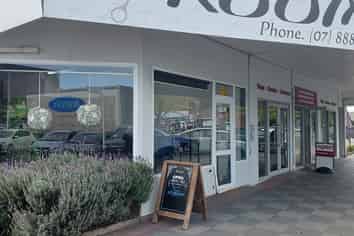 Prime Broadway Retail –  Corner Aspect