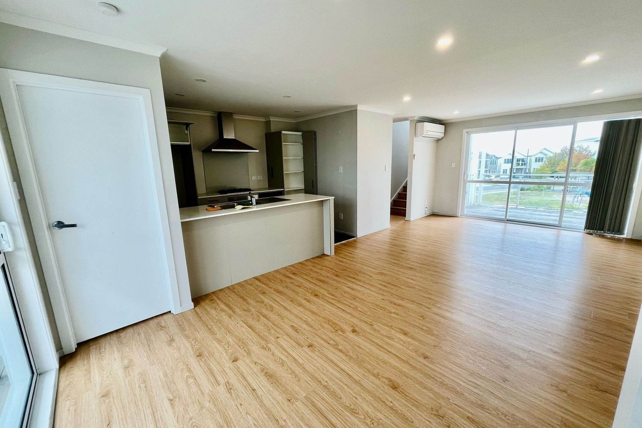 ACT FAST! Exquisite 4-Bed, 4-Bath - Views & Se... - Więcej