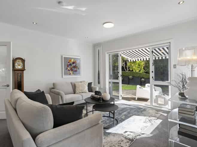 52 Codrington Crescent, Mission Bay