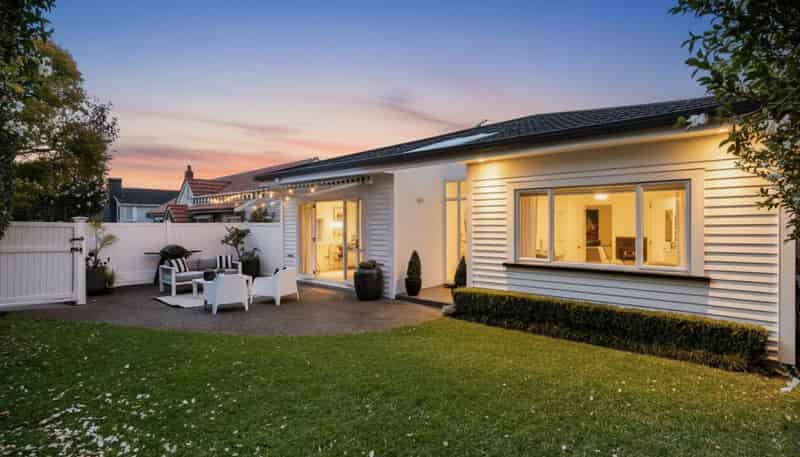 52 Codrington Crescent, Mission Bay
