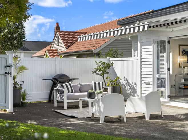 52 Codrington Crescent, Mission Bay