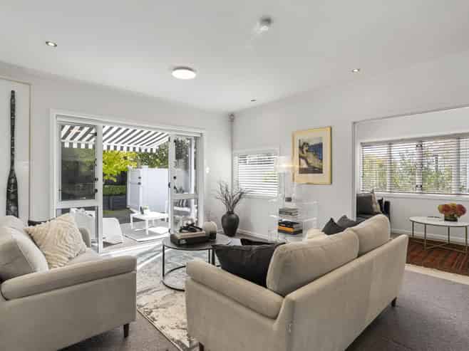 52 Codrington Crescent, Mission Bay