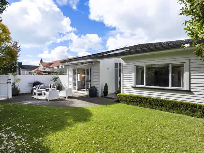 52 Codrington Crescent, Mission Bay