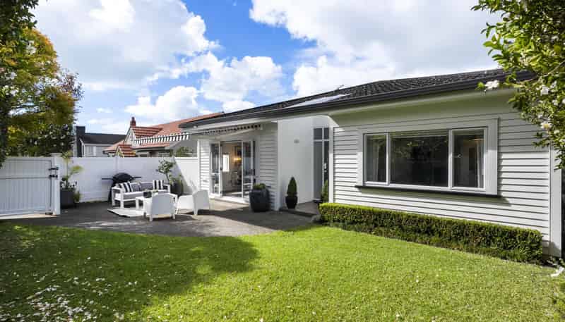 52 Codrington Crescent, Mission Bay