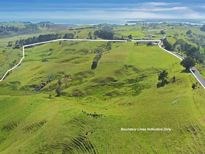 111 Hamlin Road, Pollok