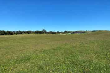 111 Hamlin Road, Pollok