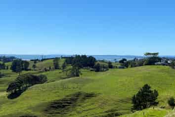 111 Hamlin Road, Pollok